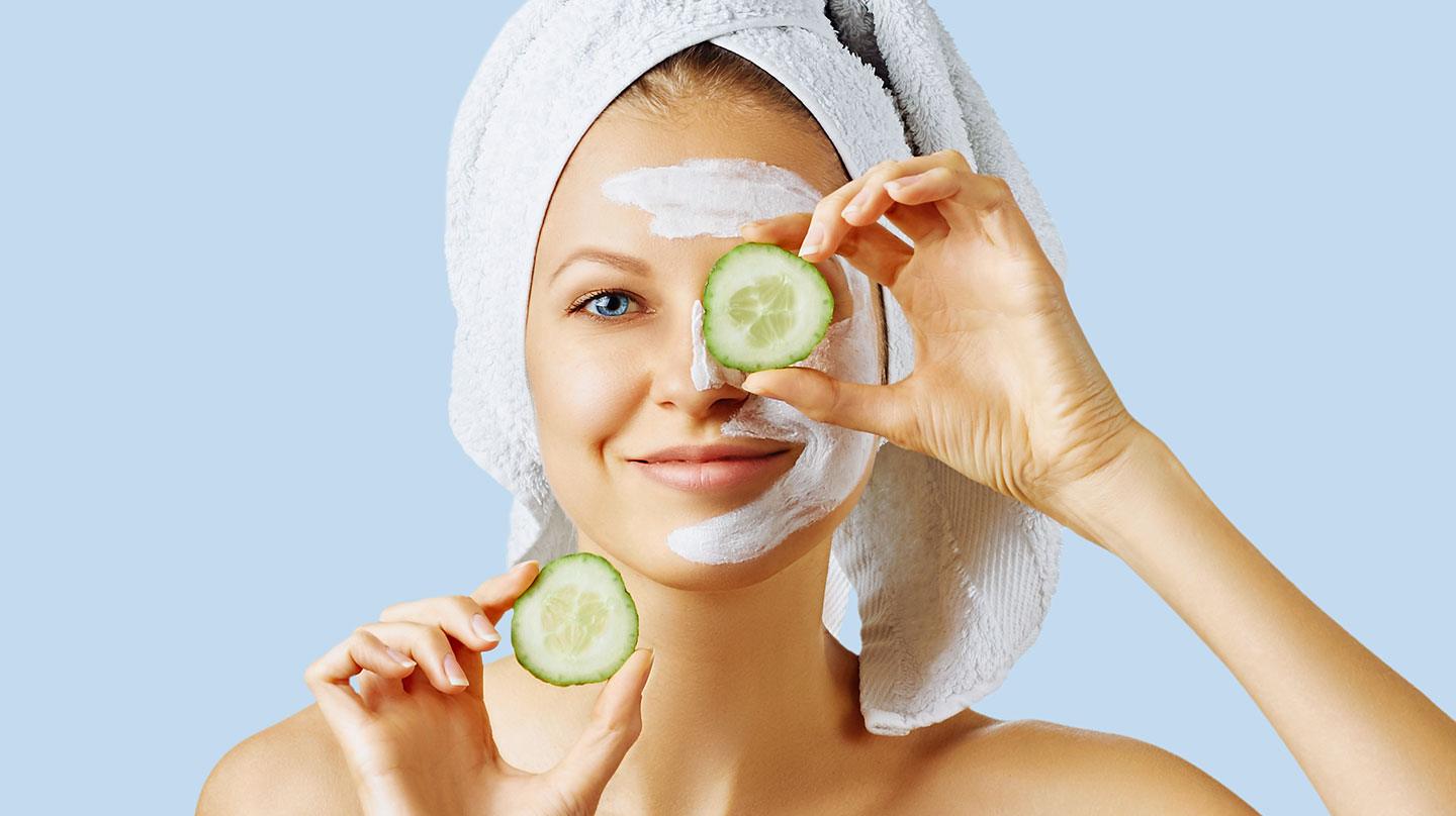 Mit Pflegprodukten die Regeneration der Haut in der Nacht unterstützen